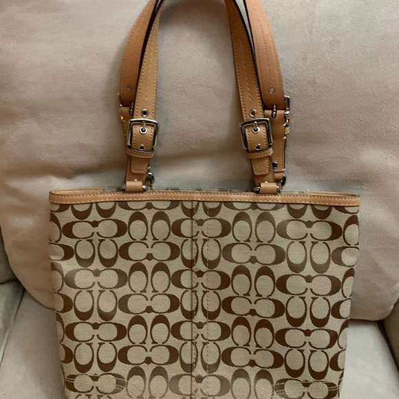 Handbag - Picture 2 of 6